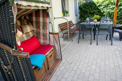 Terrasse mit Strandkorb